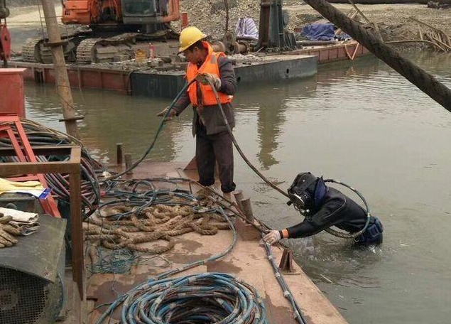 湾里潜水封堵打捞